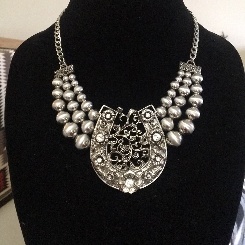 🐴 Large silver horseshoe necklace